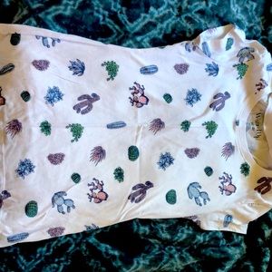 T-shirt white color with plant designs